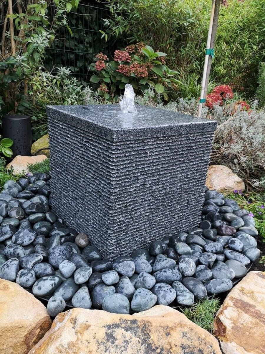 Quellstein Würfel 50cm Granit Gartenbrunnen Springbrunnen Komplettset